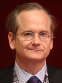 By ActuaLitté (Lawrence Lessig) [CC BY-SA 2.0 (http://creativecommons.org/licenses/by-sa/2.0)], via Wikimedia Commons